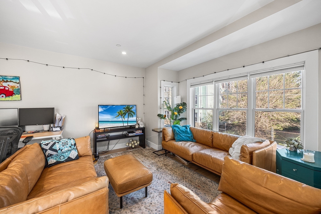186 Havre St 1