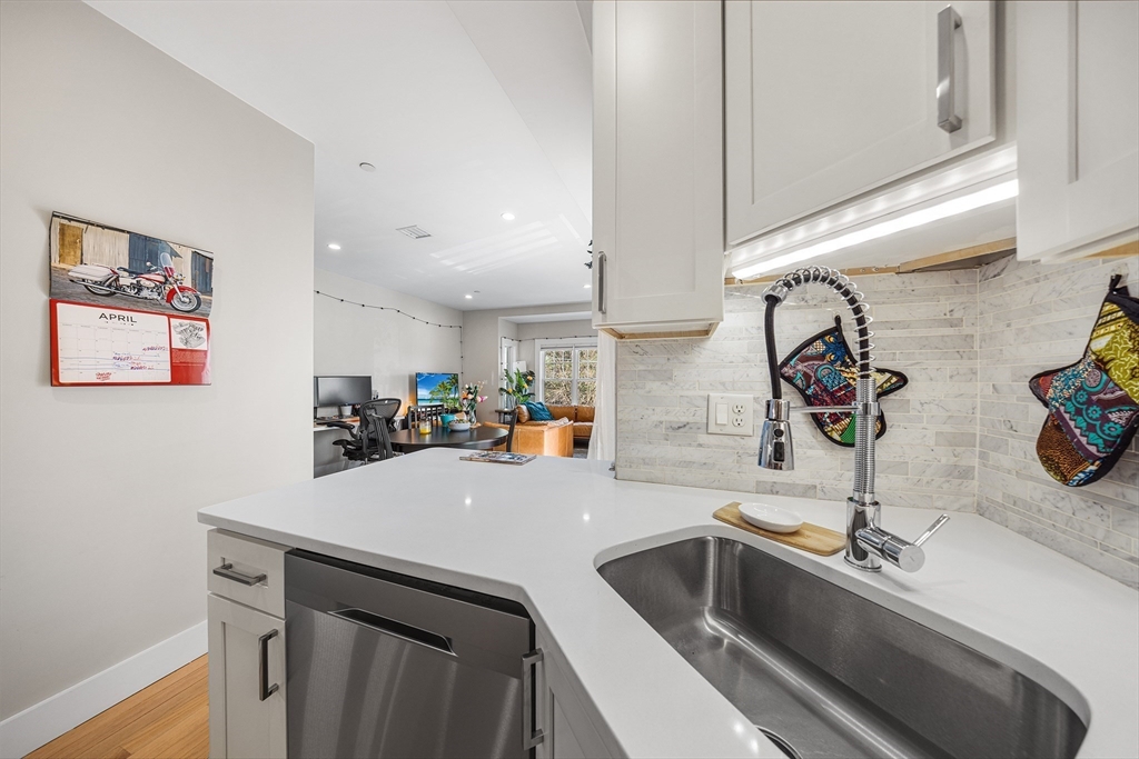 186 Havre St 1