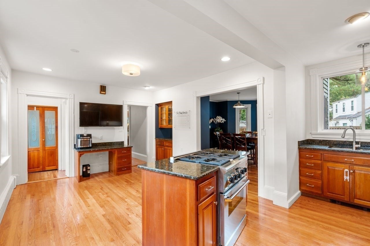 28 River Road, Weston, MA, 28 River Road, Weston, MA Photo #8