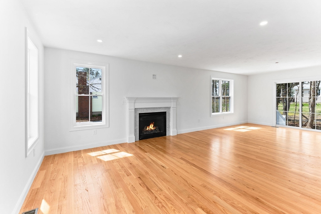 123 Center St