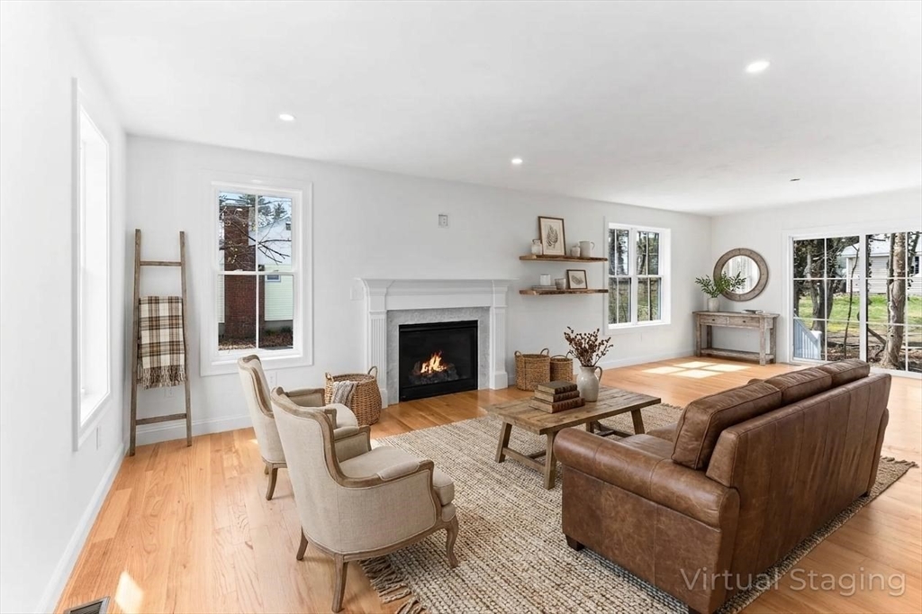 123 Center St