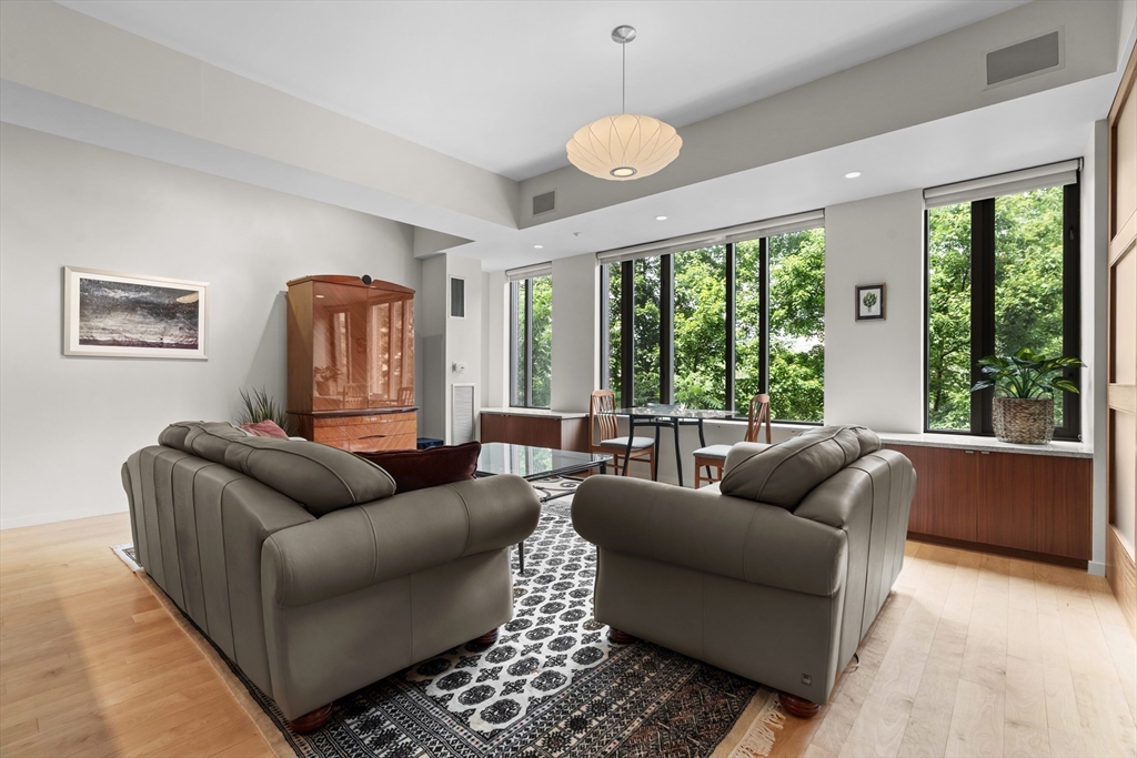 1313 Washington St 305
