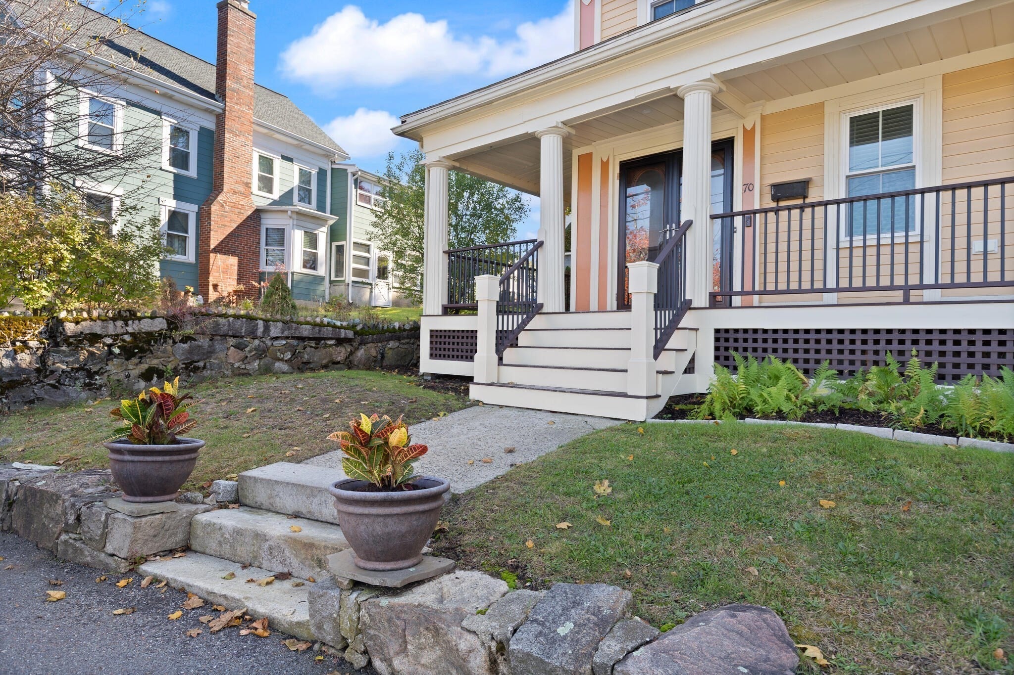 70 School St, Waltham MA 02452