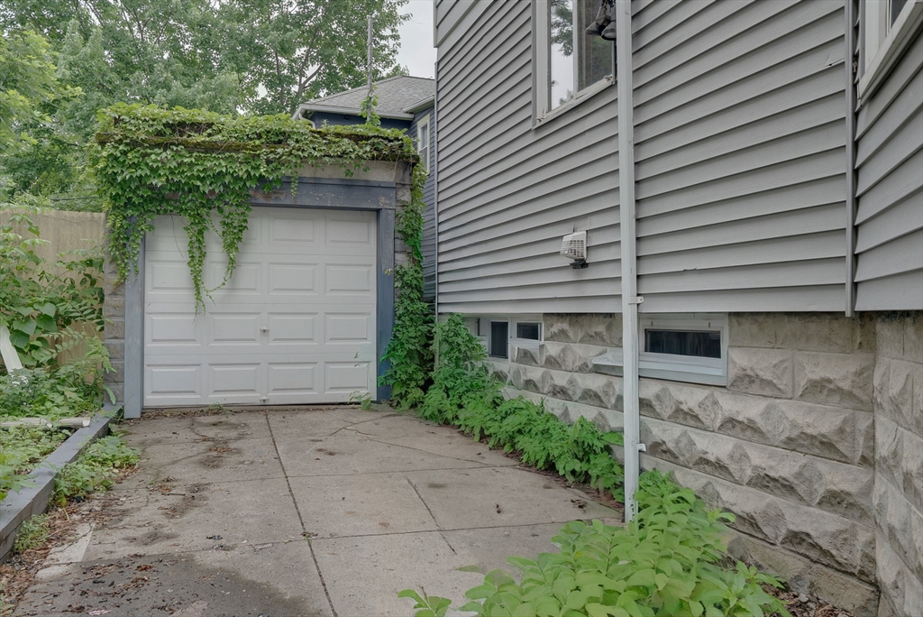 40 Simpson Ave