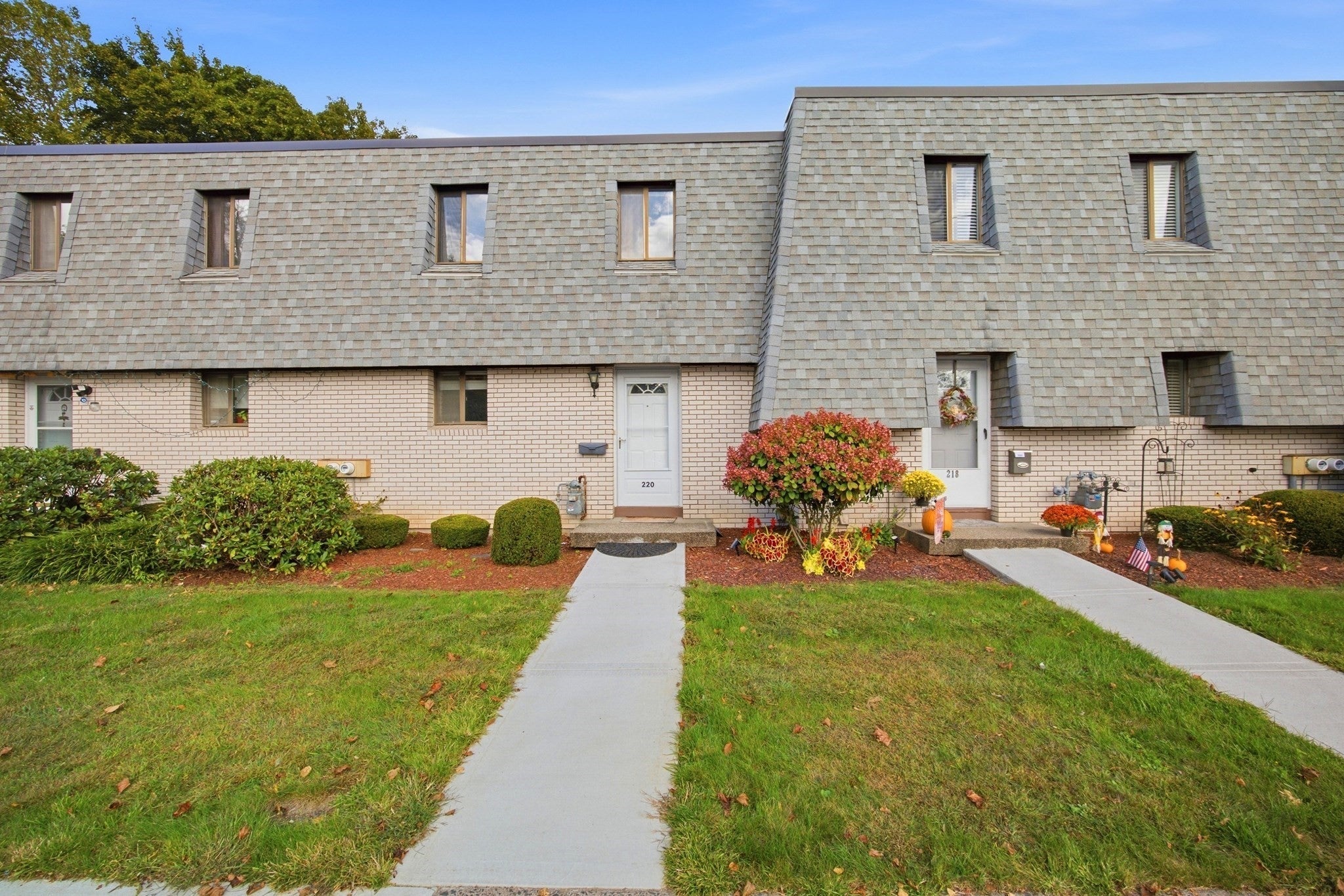Photo of 220 Beekman Dr, Agawam, MA
