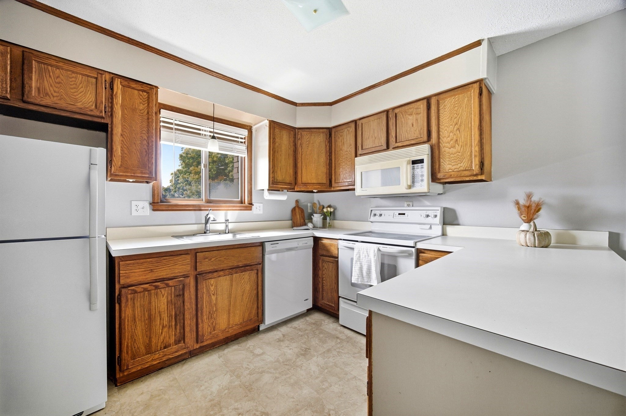 220 Beekman Dr #220, Agawam, MA Photo #6