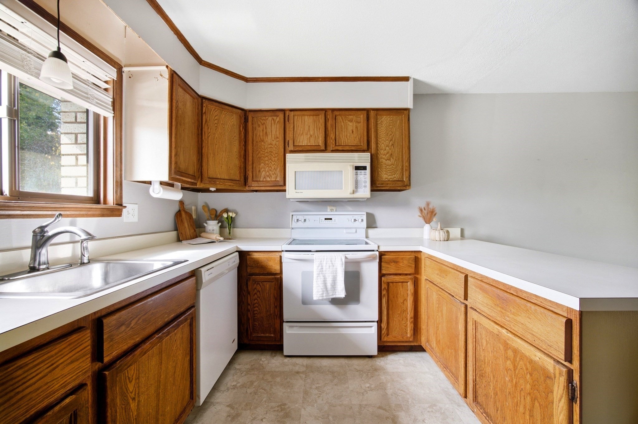 220 Beekman Dr #220, Agawam, MA Photo #5
