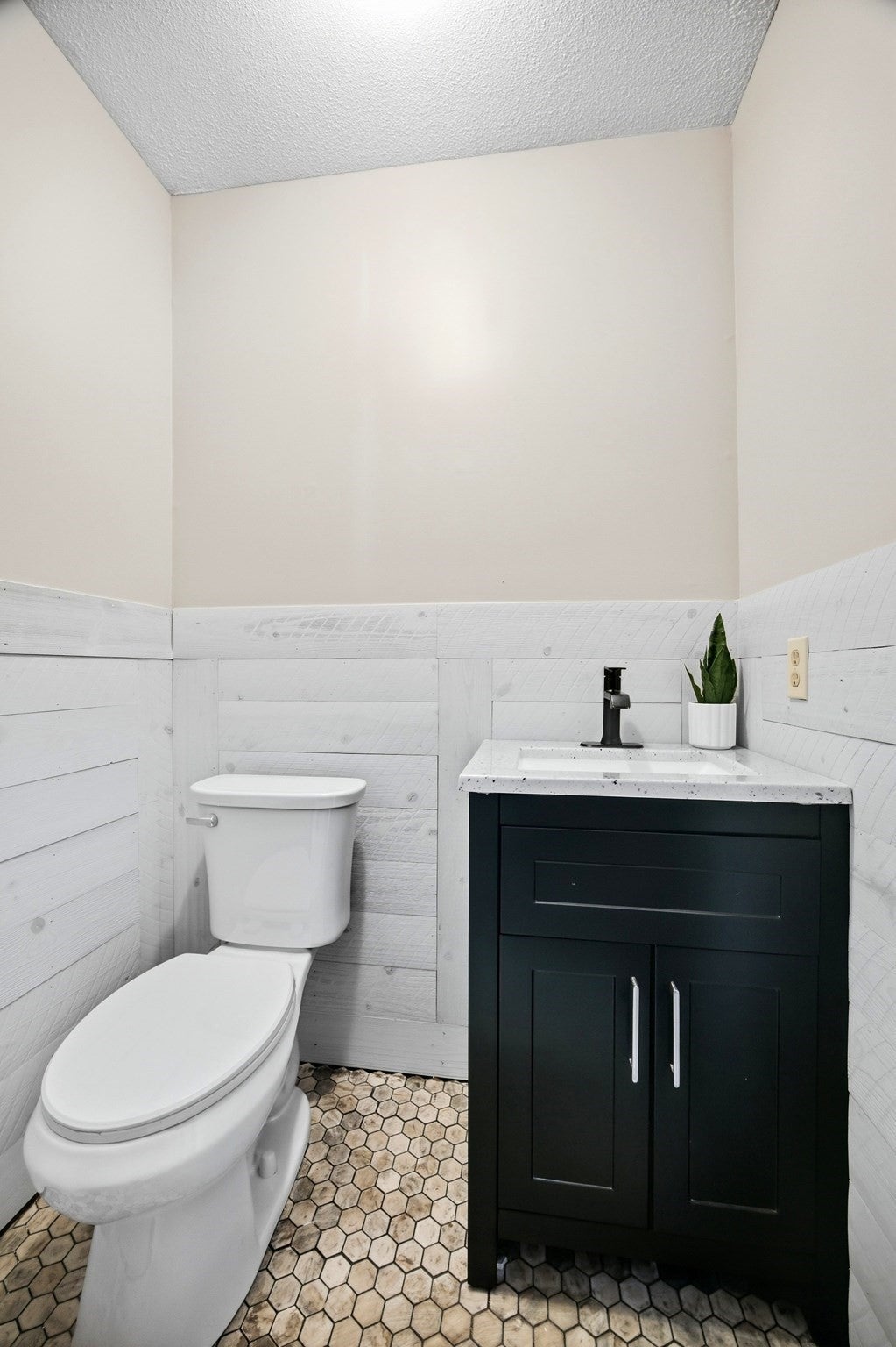 220 Beekman Dr #220, Agawam, MA Photo #13