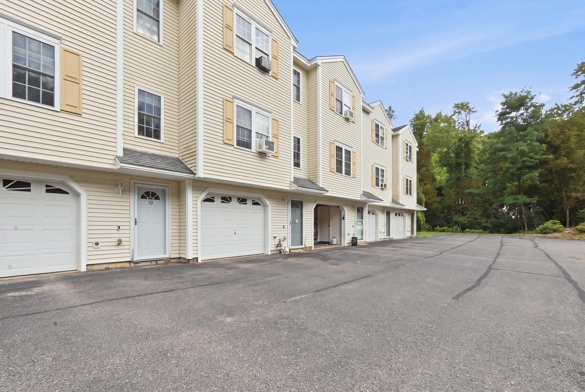 350 Riverbend St