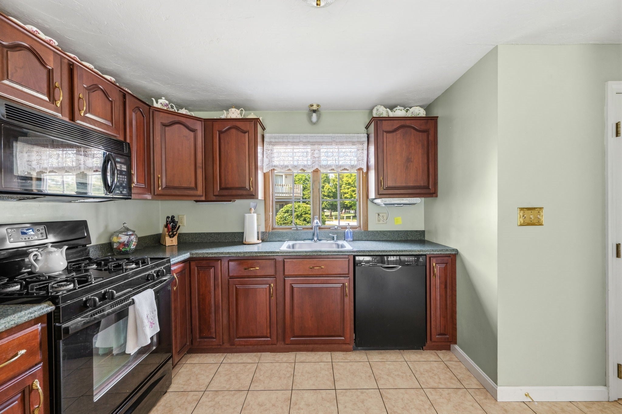 279 Central St #279, East Bridgewater, MA Photo #10