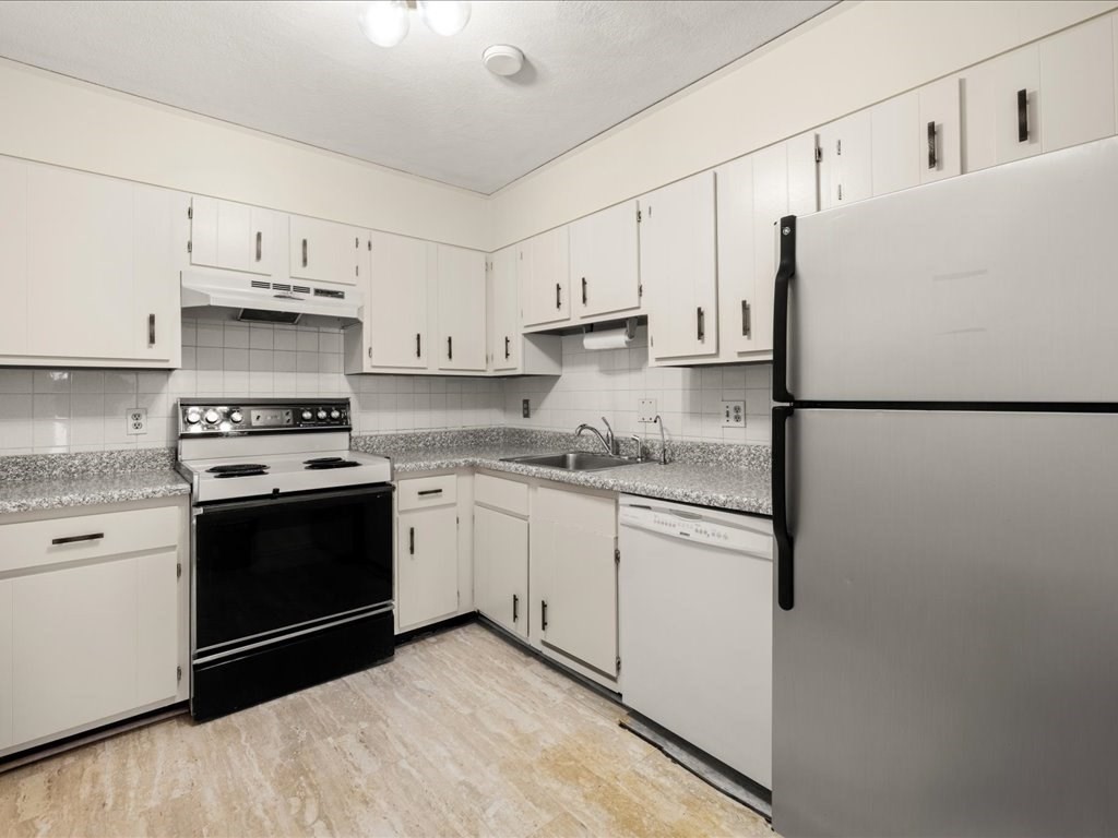 611 Watertown St 14