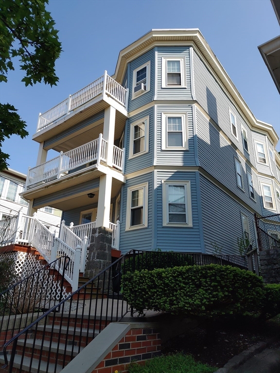 933 E Broadway