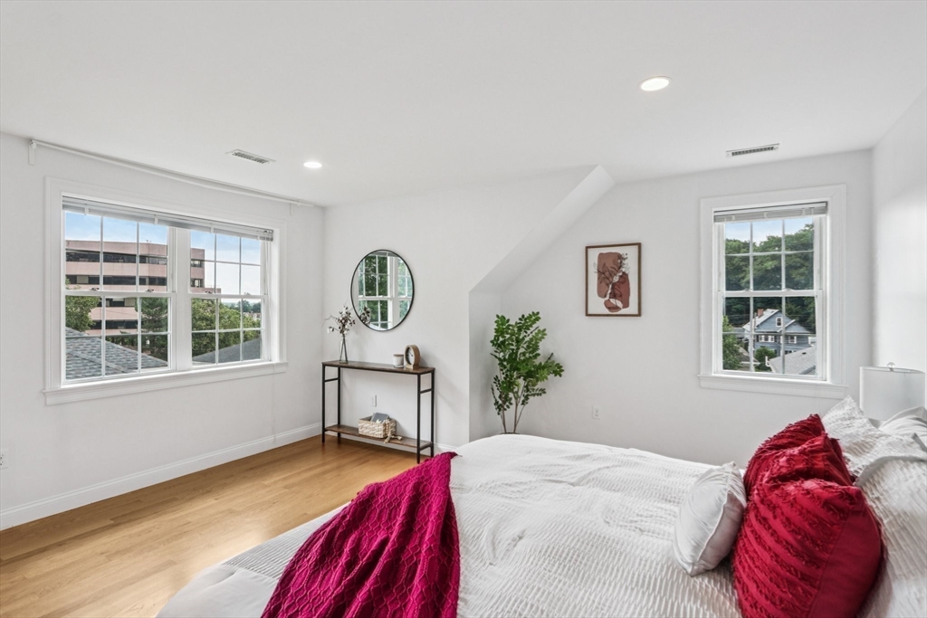 89 Overland Rd 1