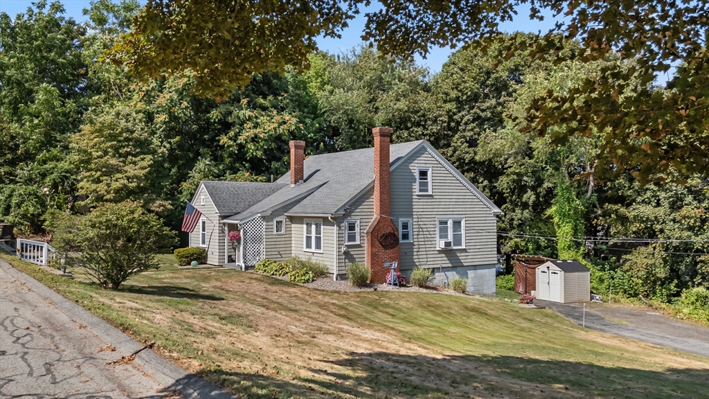 32 Field St