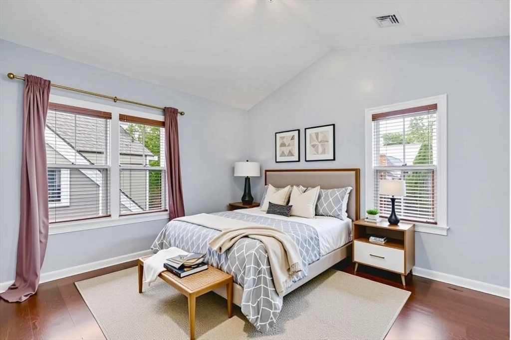 121 Green St. 304