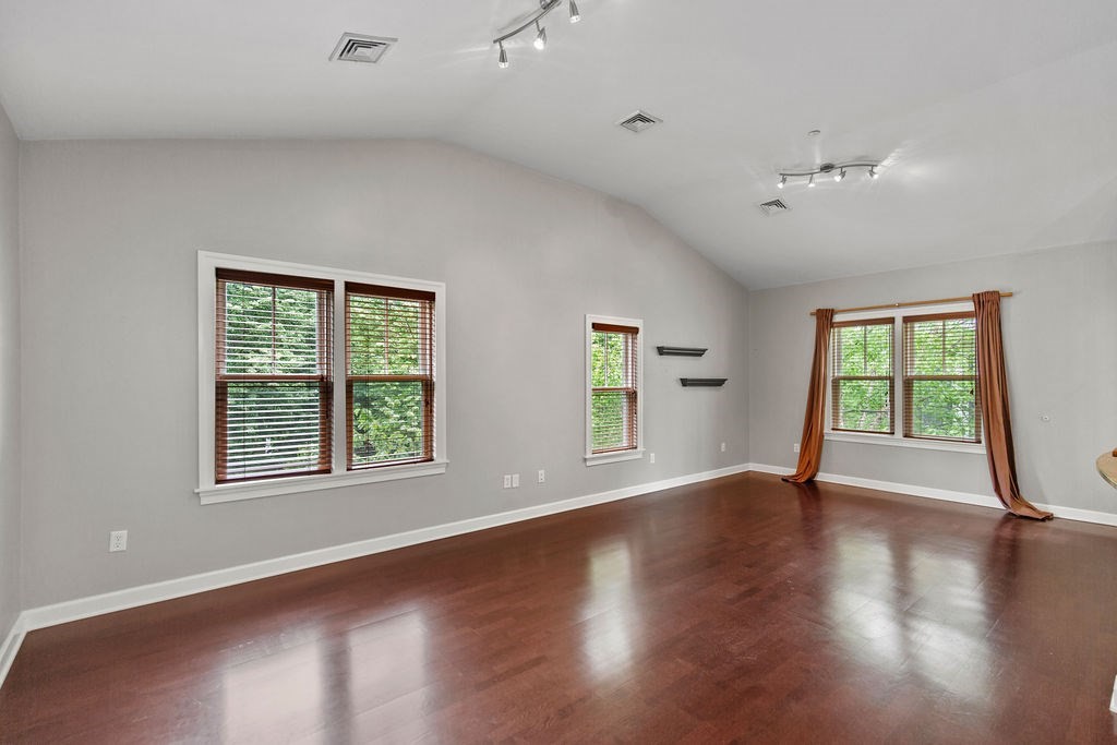121 Green St. 304