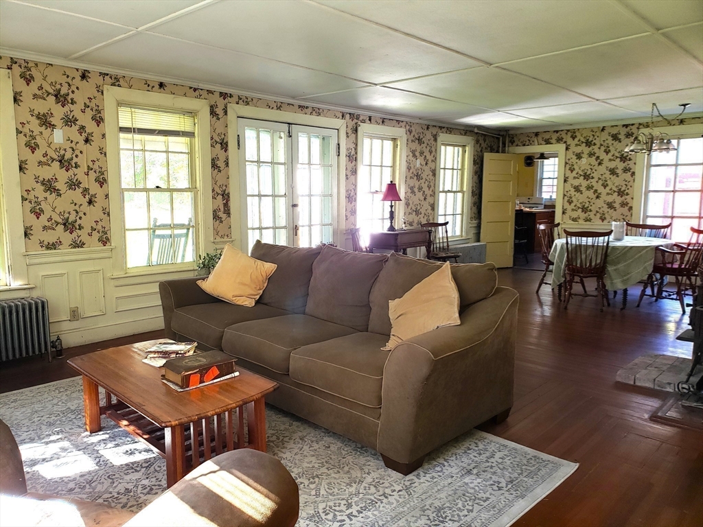 Huntington, Massachusetts 01050, United States, 3 Bedrooms Bedrooms, ,2 BathroomsBathrooms,Residential,Active,213452