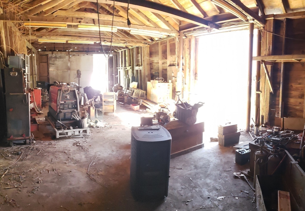 Huntington, Massachusetts 01050, United States, 3 Bedrooms Bedrooms, ,2 BathroomsBathrooms,Residential,Active,213452