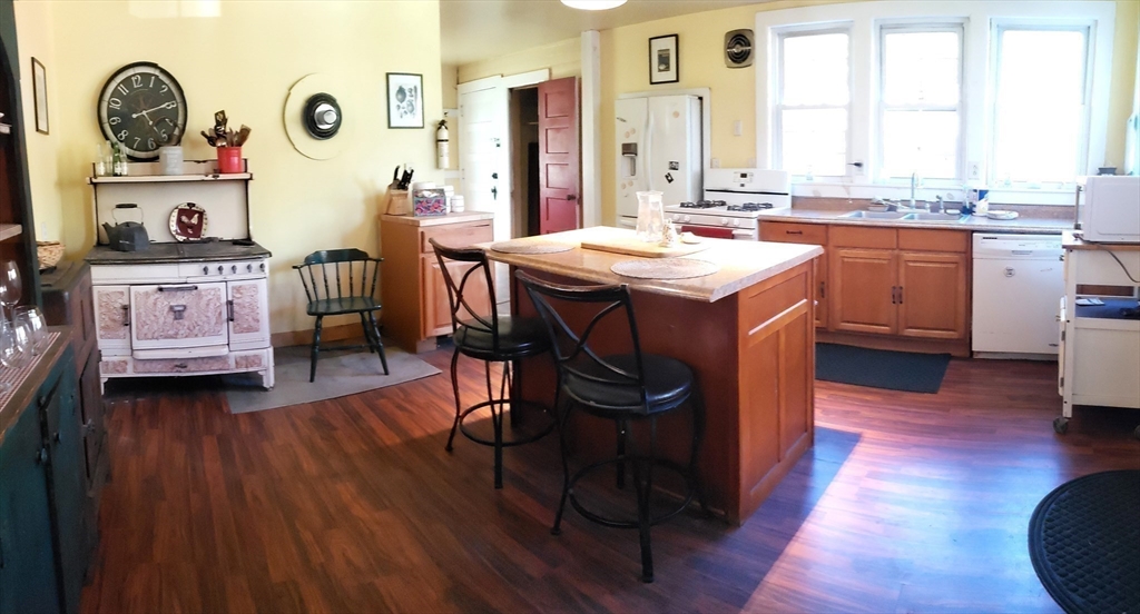 Huntington, Massachusetts 01050, United States, 3 Bedrooms Bedrooms, ,2 BathroomsBathrooms,Residential,Active,213452