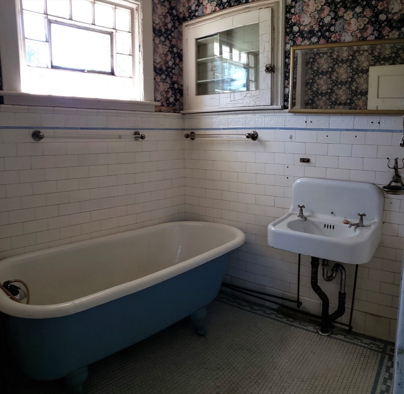 Huntington, Massachusetts 01050, United States, 3 Bedrooms Bedrooms, ,2 BathroomsBathrooms,Residential,Active,213452