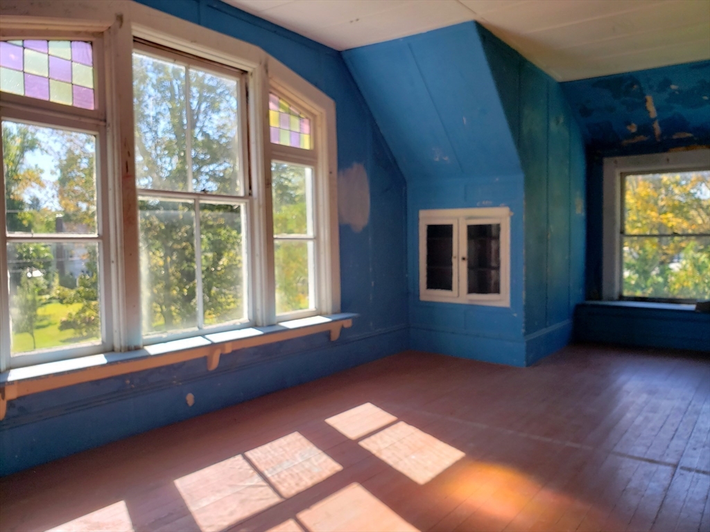 Huntington, Massachusetts 01050, United States, 3 Bedrooms Bedrooms, ,2 BathroomsBathrooms,Residential,Active,213452