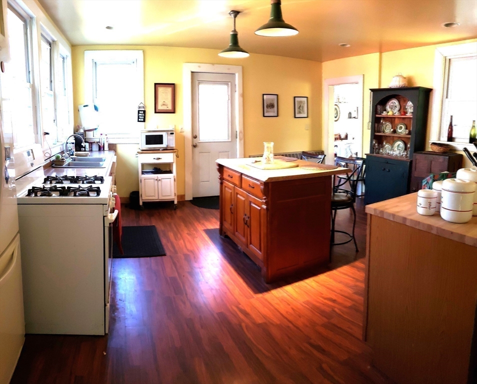 Huntington, Massachusetts 01050, United States, 3 Bedrooms Bedrooms, ,2 BathroomsBathrooms,Residential,Active,213452