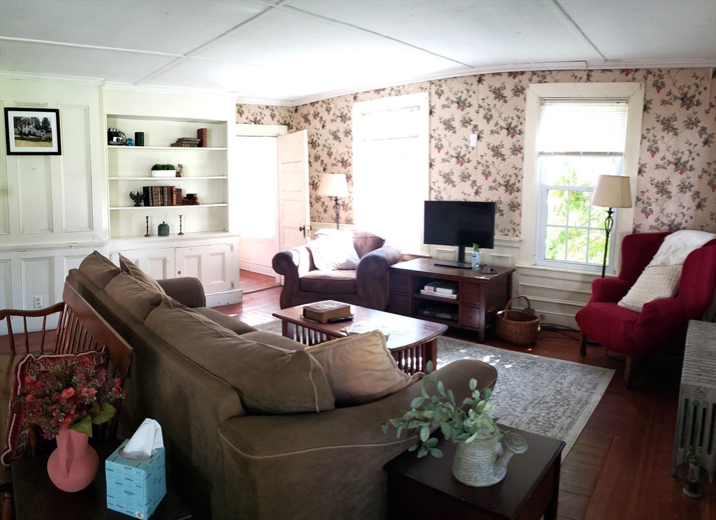 Huntington, Massachusetts 01050, United States, 3 Bedrooms Bedrooms, ,2 BathroomsBathrooms,Residential,Active,213452