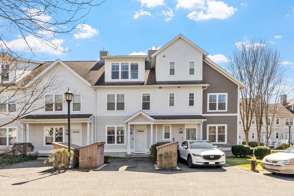 7 Lark Dr 202
