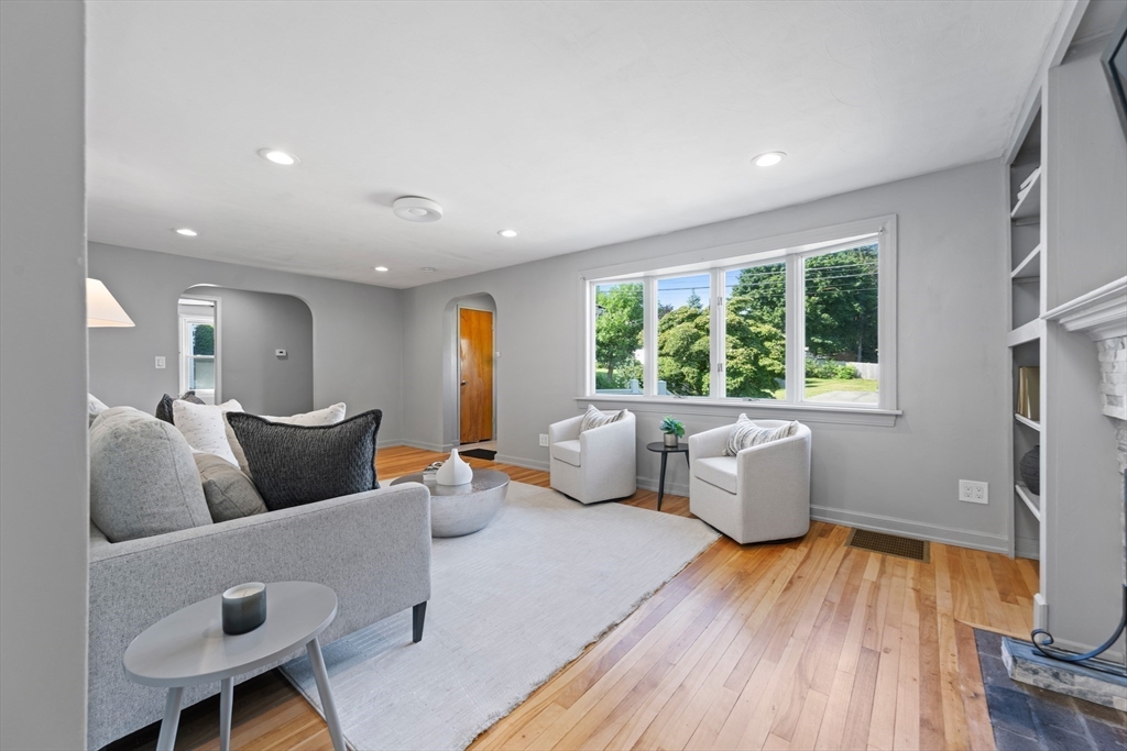 27 Evans Rd