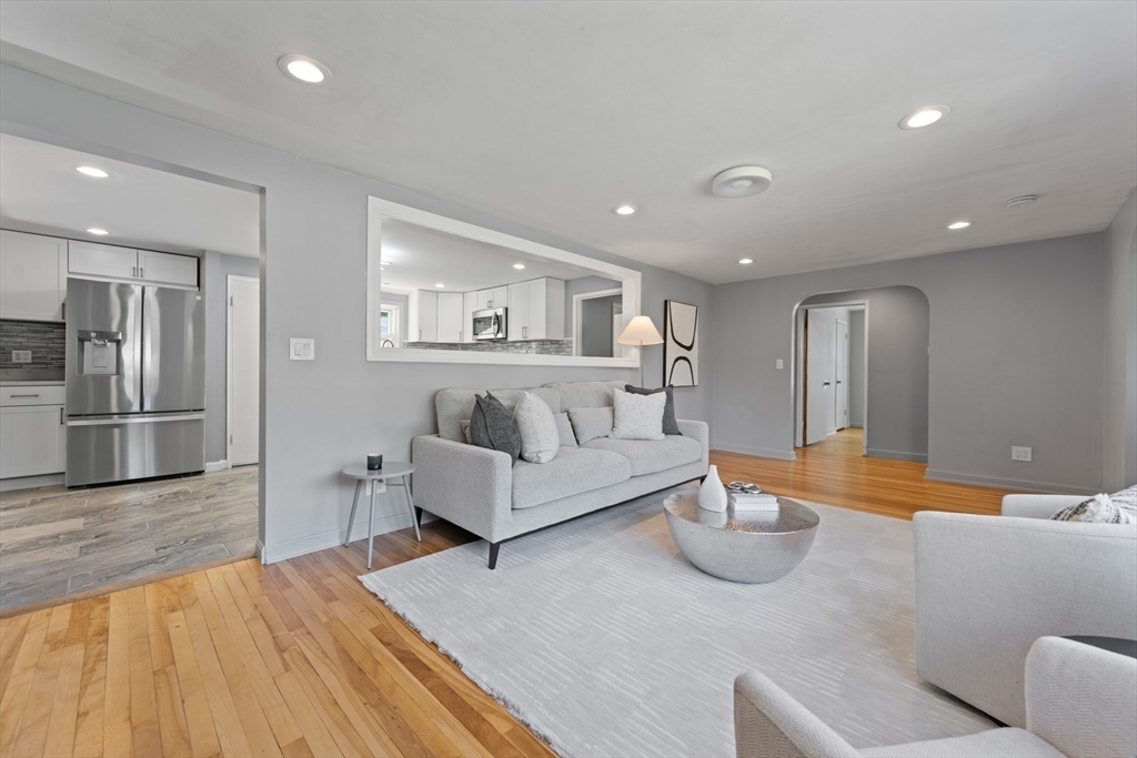 27 Evans Rd