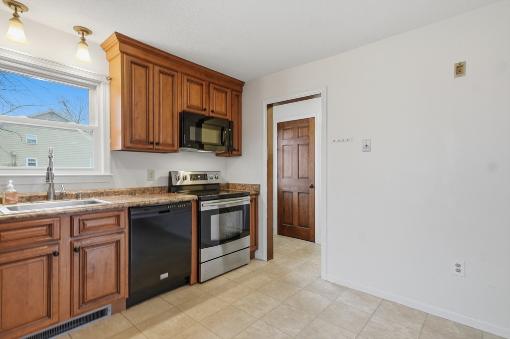 179 Pleasant Valley Street #F, Methuen, MA Photo #11
