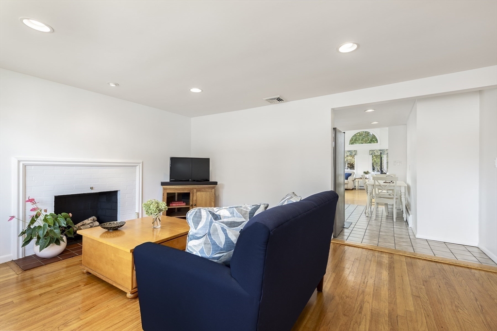 2 Sophia Road