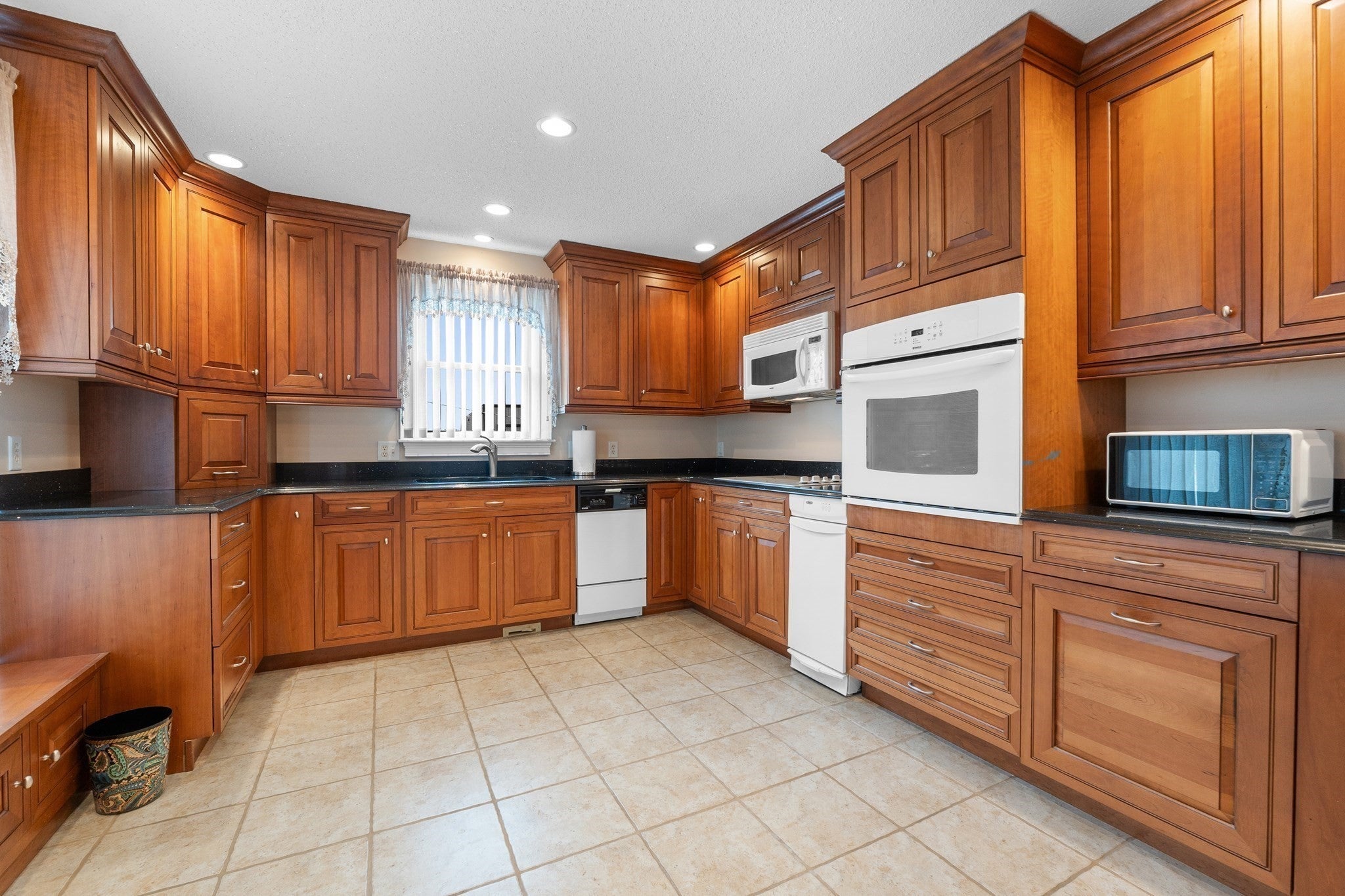 1300 Lakeview Avenue, Dracut, MA Photo #10