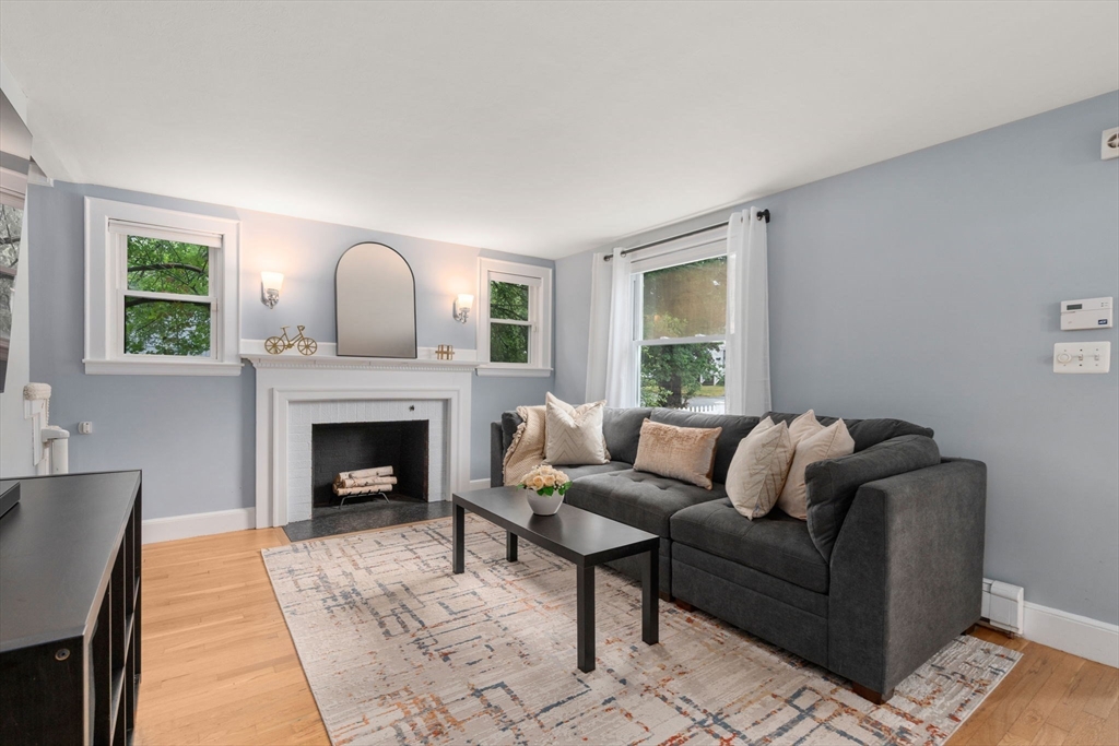 55 Joclyn Ave