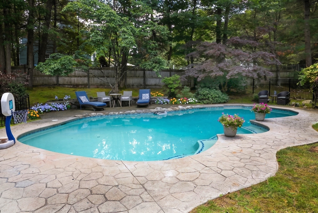 4 Burnham Dr