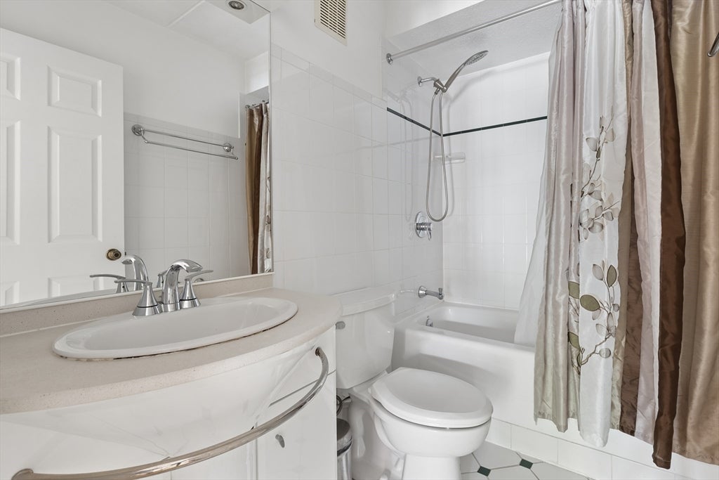 4975 Washington St #209, Boston, MA Photo #16