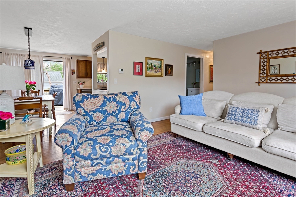 7 Bonnie Briar Rd