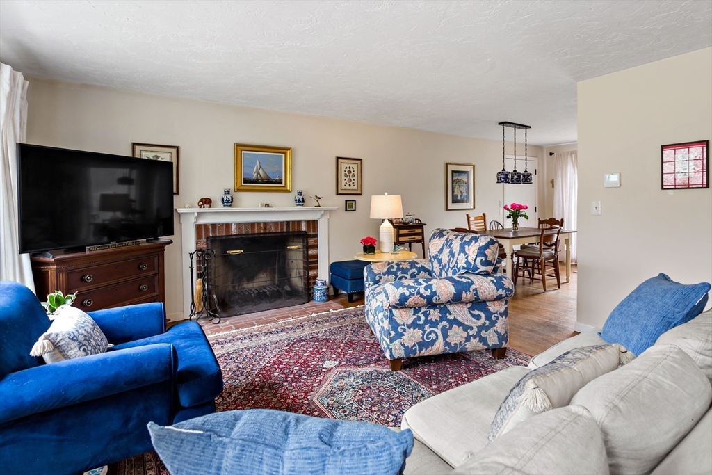 7 Bonnie Briar Rd
