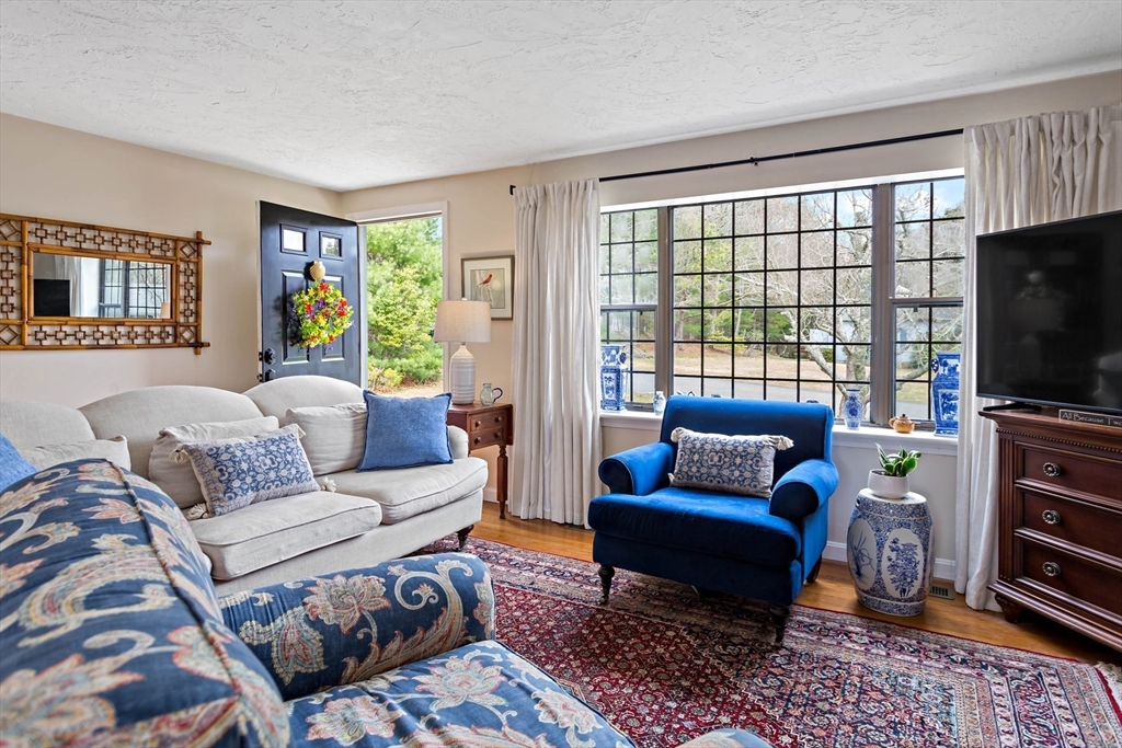 7 Bonnie Briar Rd