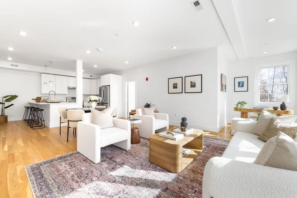 272 Lincoln Street 103