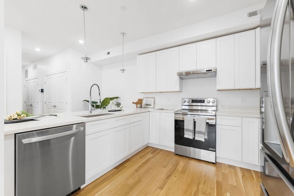 272 Lincoln Street 103