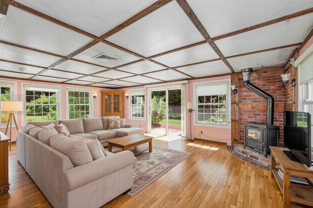 16 Porter Rd, Chelmsford, MA Photo #12