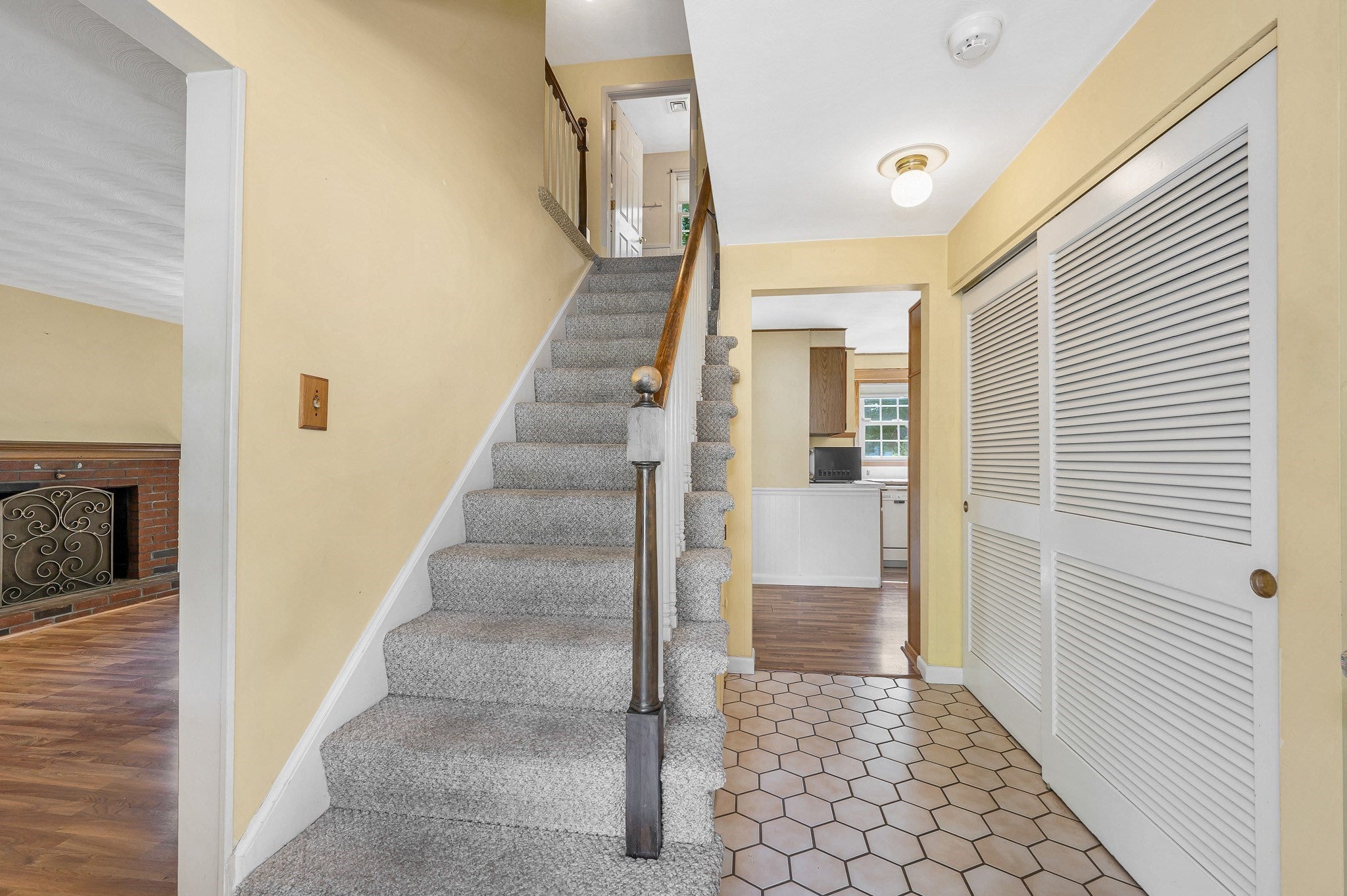 16 Porter Rd, Chelmsford, MA Photo #3