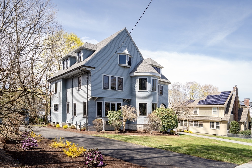 55 Hillside Ave