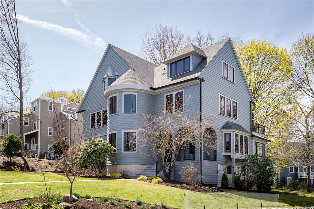 55 Hillside Ave