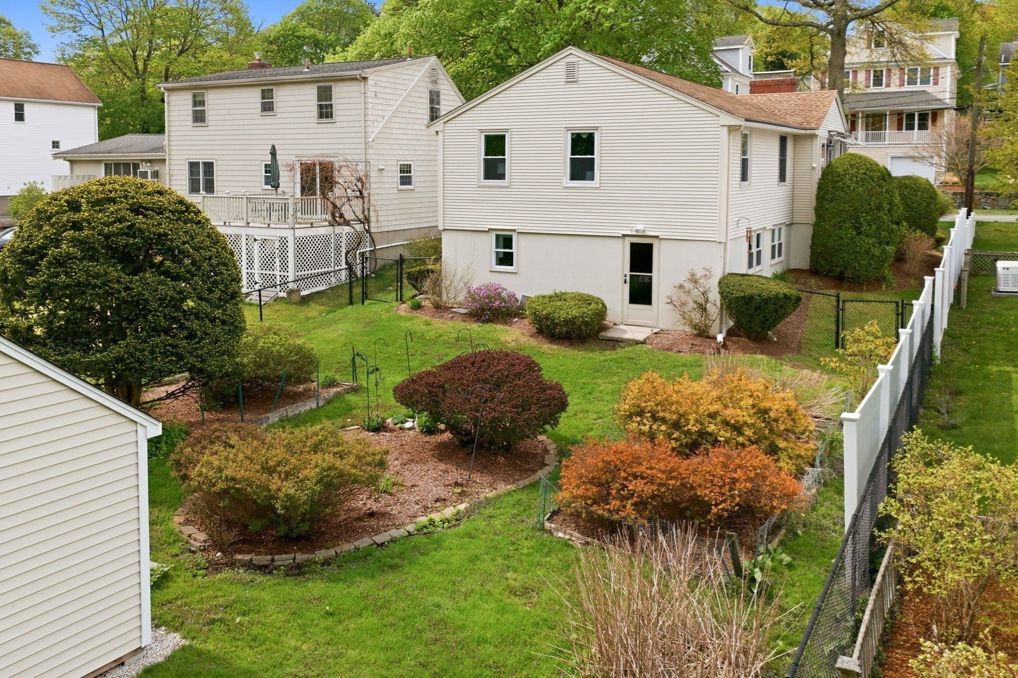 46 Grapevine Ave