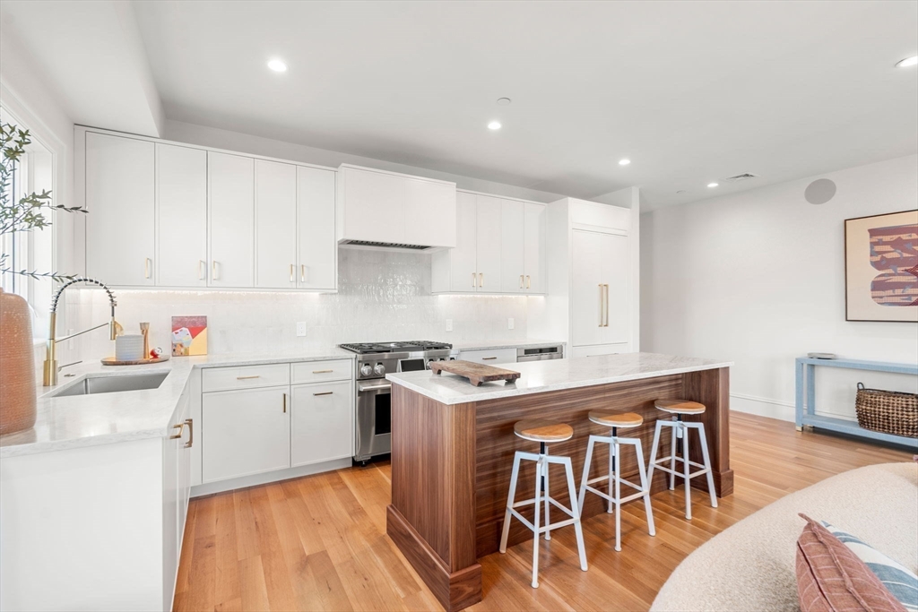 60 Williams Street 402