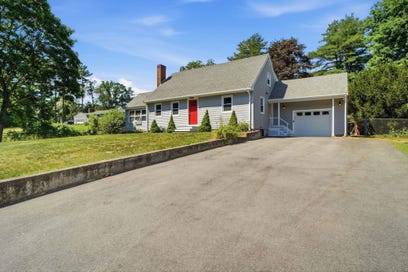 31 Carlisle St Chelmsford MA 01824