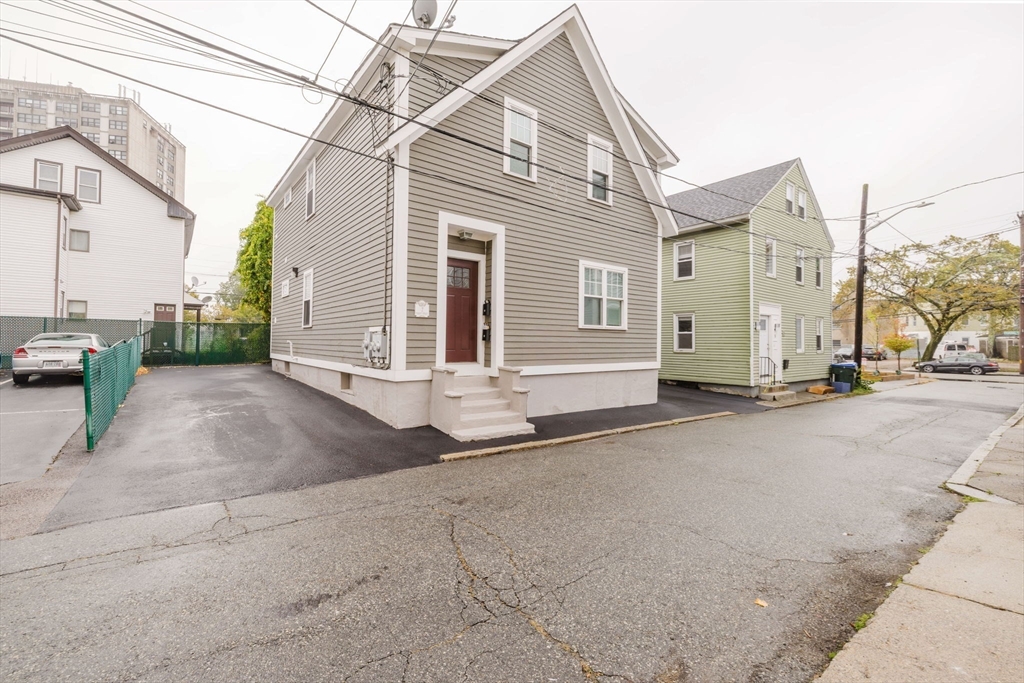 7 Pequot St