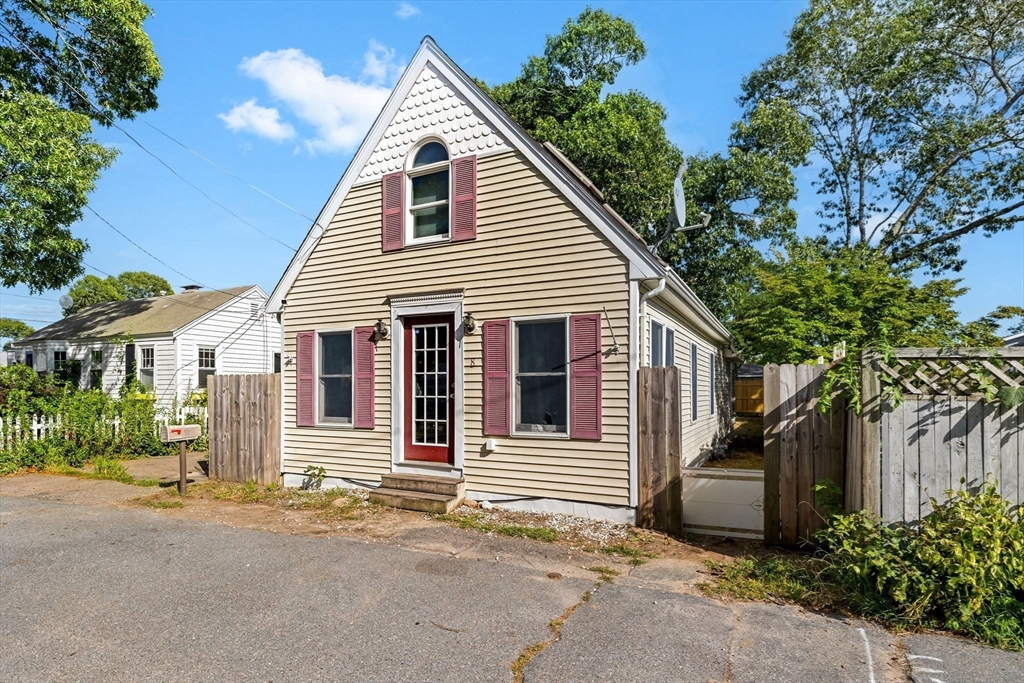 8 Cottage St